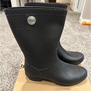 UGG Matte Black Rain Boots sz 8